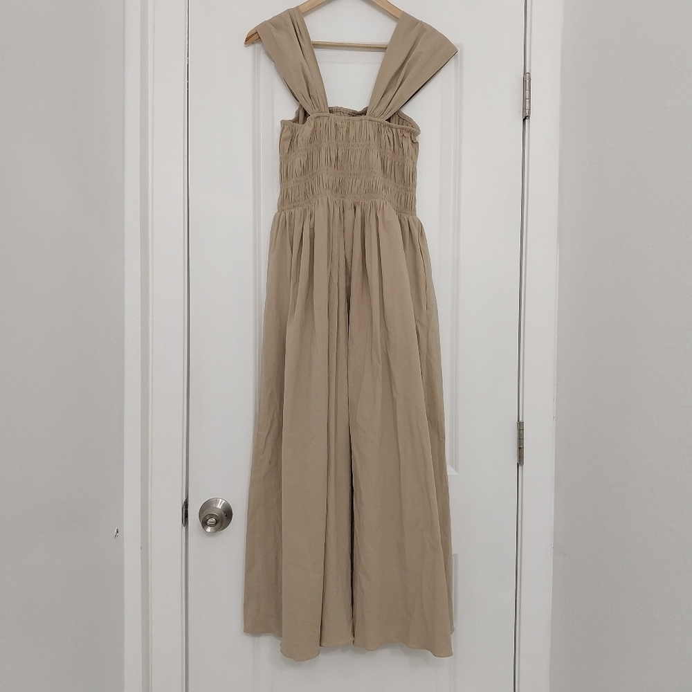 Tuckernuck Beige Smocked Midi Dress, so comfortable and pockets! - Picture 7 of 10